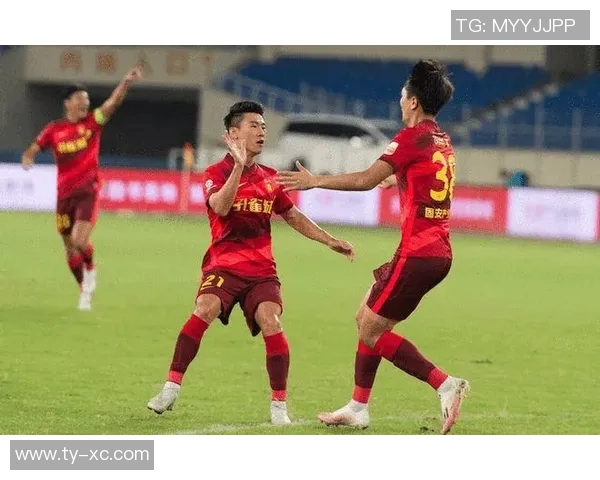 深圳足球队以55分领跑杯赛积分榜展现强劲实力引发关注