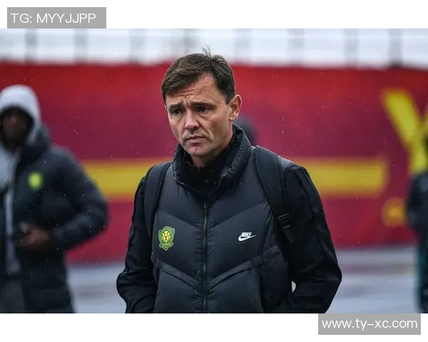 瑞士足球明星因伤缺席比赛引发球迷关注与讨论